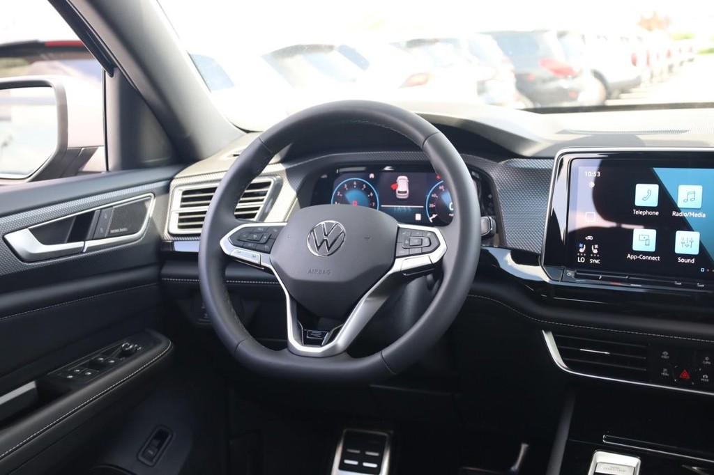 Volkswagen Atlas Cross Sport Vehicle Full-screen Gallery Image 25