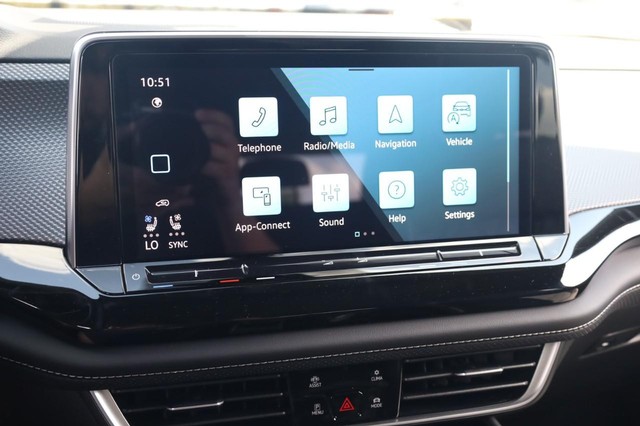 Volkswagen Atlas Cross Sport Vehicle Image 11