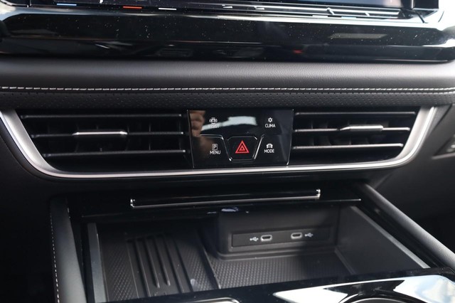 Volkswagen Atlas Cross Sport Vehicle Image 13