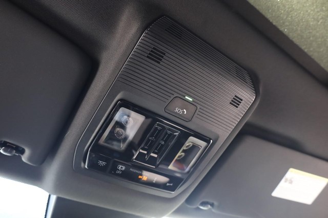 Volkswagen Atlas Cross Sport Vehicle Image 16