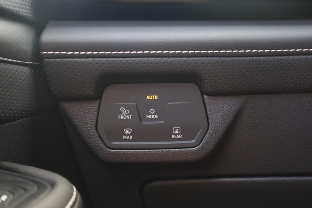 Volkswagen Atlas Cross Sport Vehicle Image 18