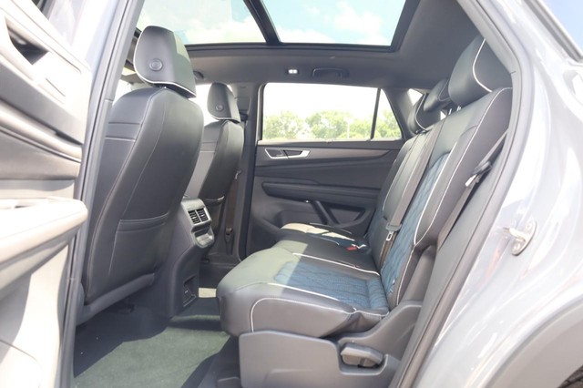 Volkswagen Atlas Cross Sport Vehicle Image 21