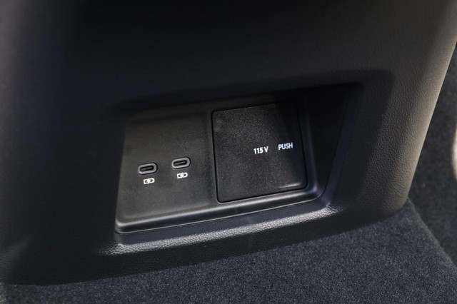 Volkswagen Atlas Cross Sport Vehicle Image 23