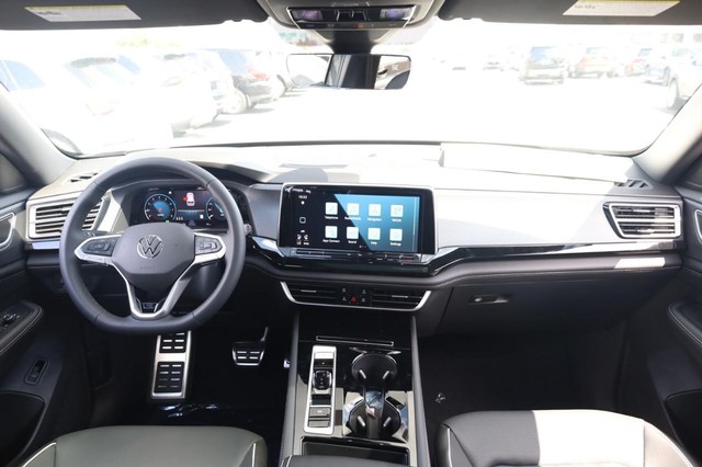 Volkswagen Atlas Cross Sport Vehicle Image 24