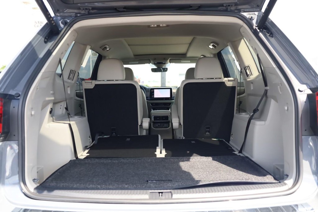 Volkswagen Atlas Vehicle Full-screen Gallery Image 9