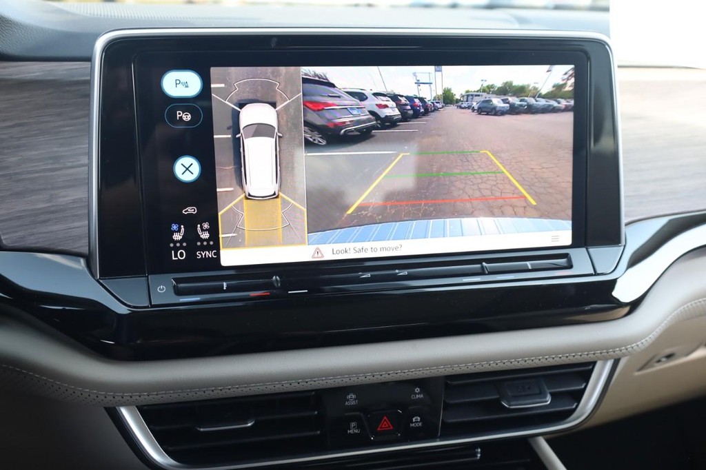 Volkswagen Atlas Vehicle Full-screen Gallery Image 14