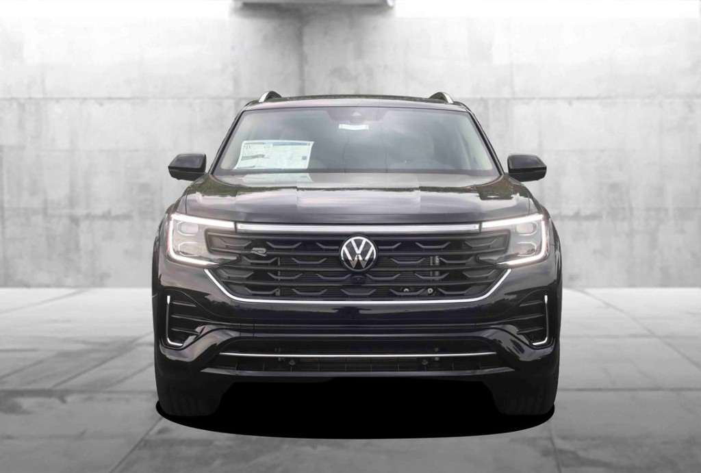 Volkswagen Atlas Vehicle Full-screen Gallery Image 4