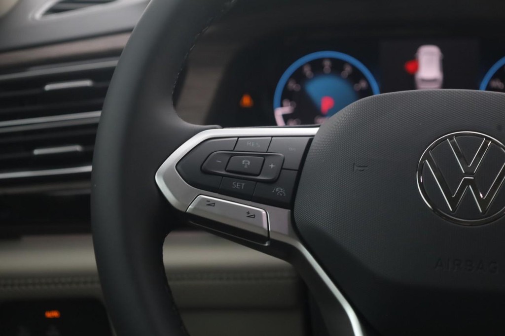 Volkswagen Atlas Vehicle Full-screen Gallery Image 10