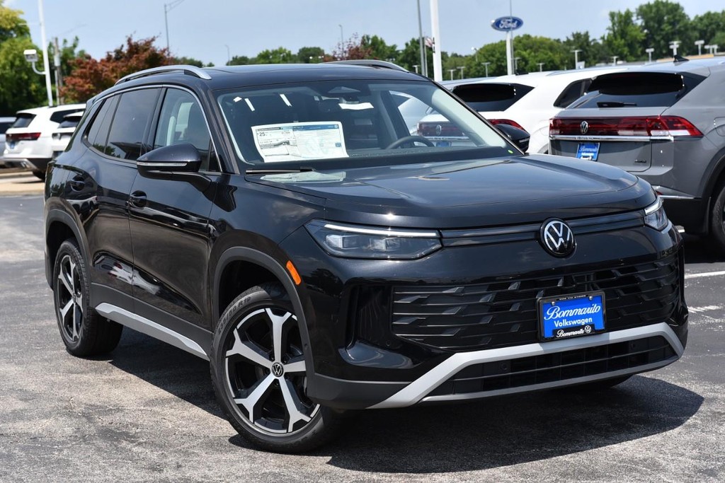 Volkswagen Tiguan Vehicle Full-screen Gallery Image 2