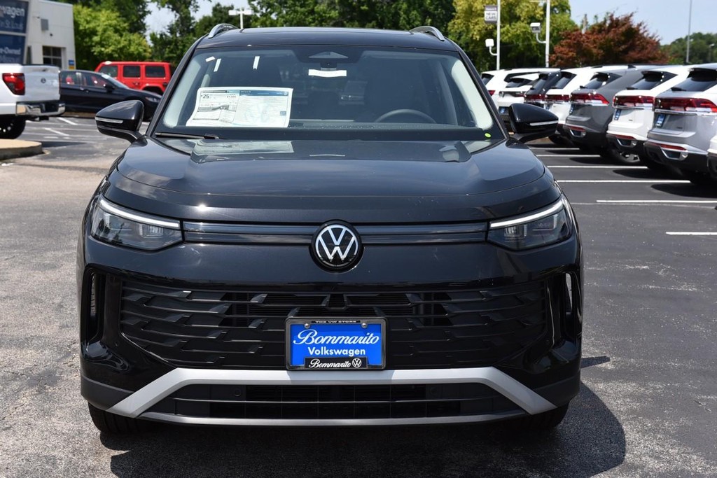 Volkswagen Tiguan Vehicle Full-screen Gallery Image 4