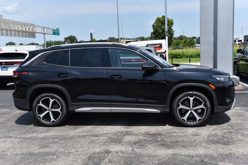 Volkswagen Tiguan Vehicle Full-screen Gallery Image 5