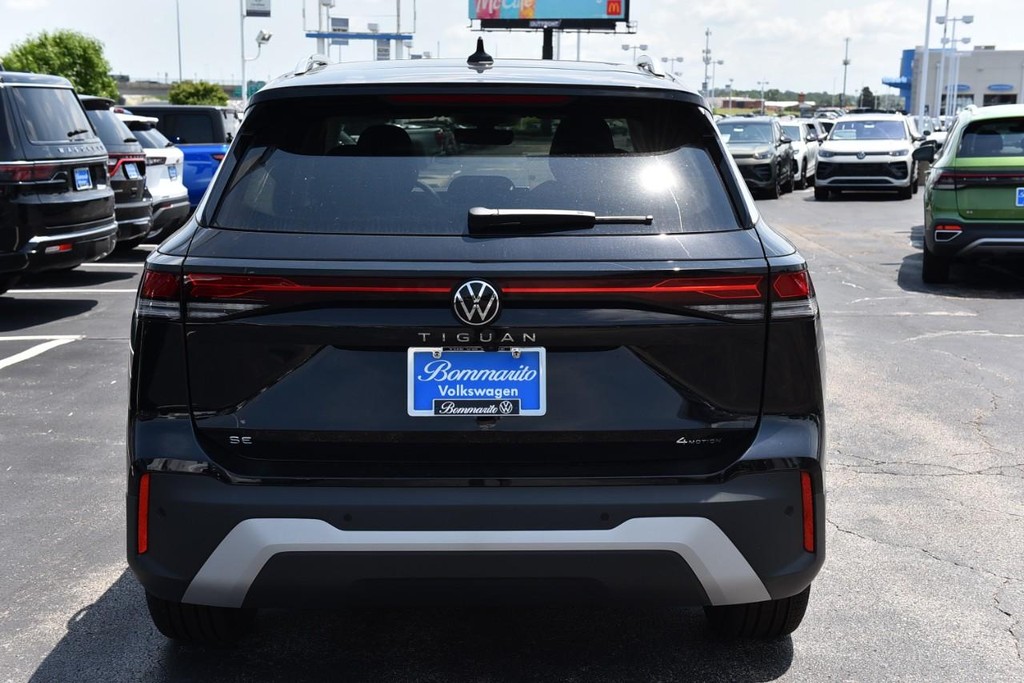 Volkswagen Tiguan Vehicle Full-screen Gallery Image 6