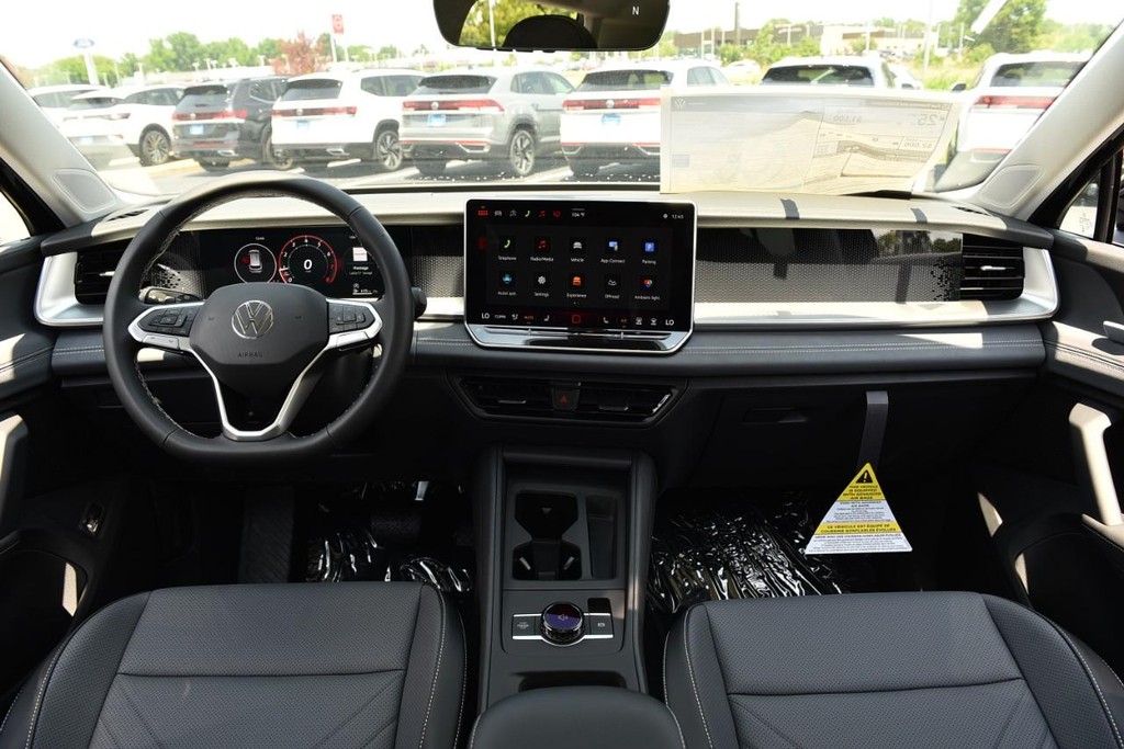 Volkswagen Tiguan Vehicle Full-screen Gallery Image 7