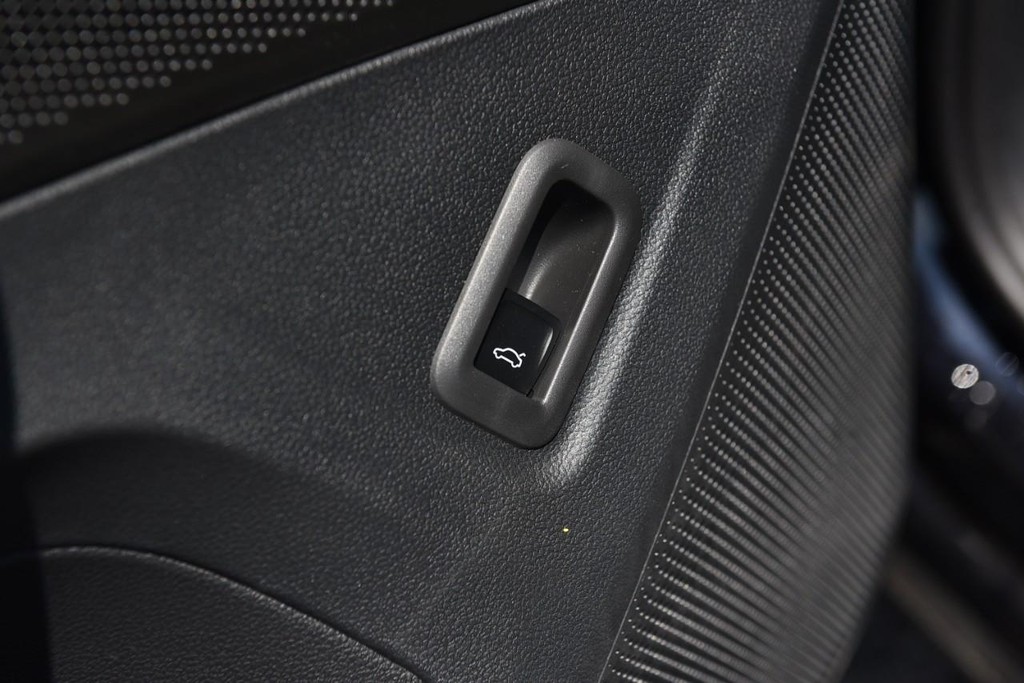 Volkswagen Tiguan Vehicle Full-screen Gallery Image 9