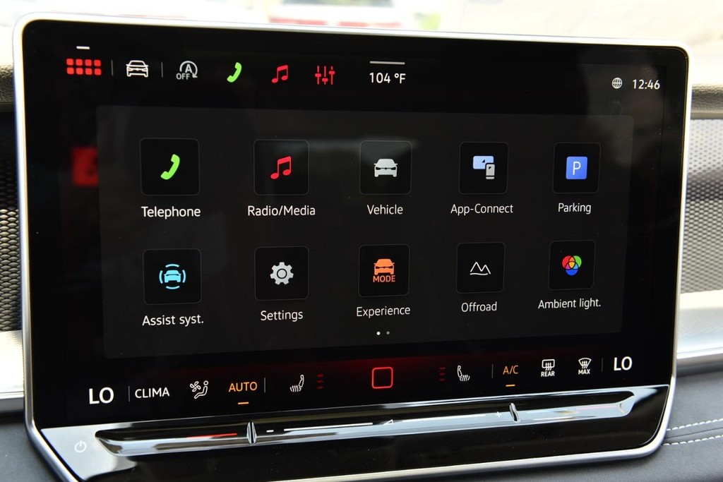 Volkswagen Tiguan Vehicle Full-screen Gallery Image 15