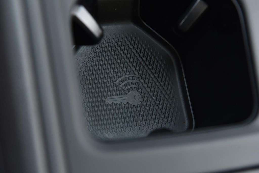 Volkswagen Tiguan Vehicle Full-screen Gallery Image 16