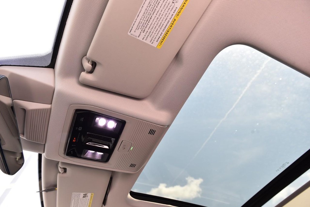Volkswagen Tiguan Vehicle Full-screen Gallery Image 21