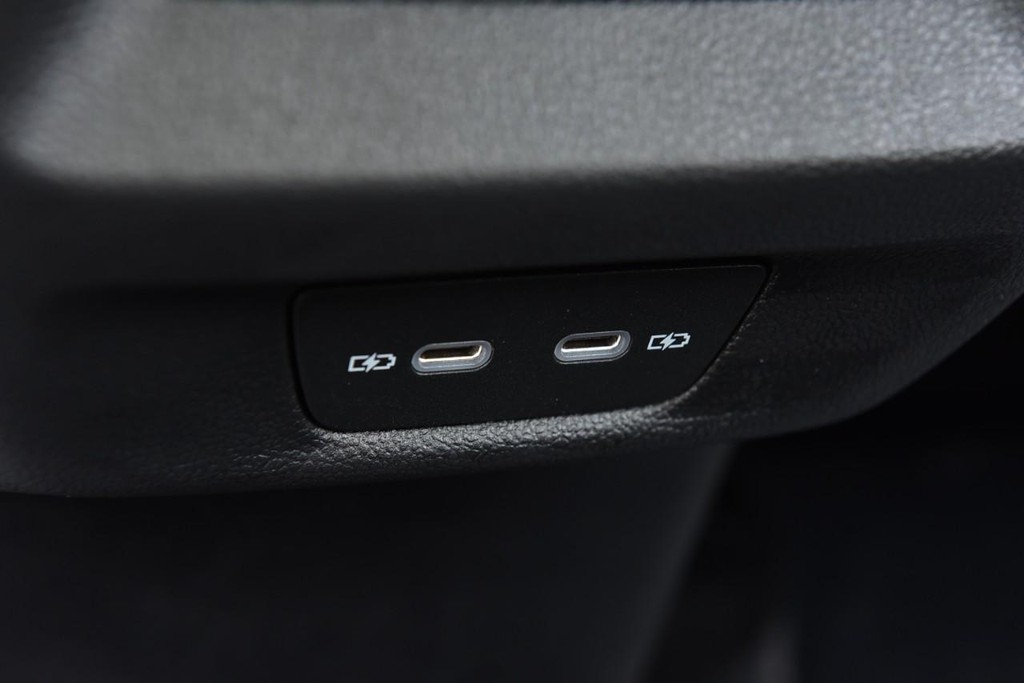 Volkswagen Tiguan Vehicle Full-screen Gallery Image 24