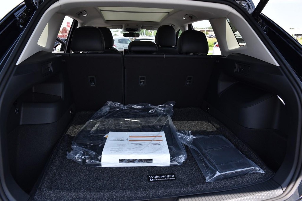 Volkswagen Tiguan Vehicle Full-screen Gallery Image 25