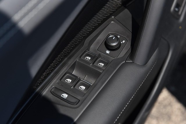 Volkswagen Tiguan Vehicle Image 08
