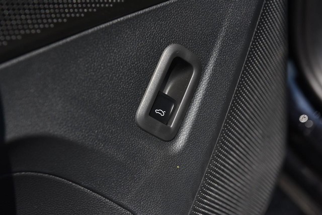 Volkswagen Tiguan Vehicle Image 09