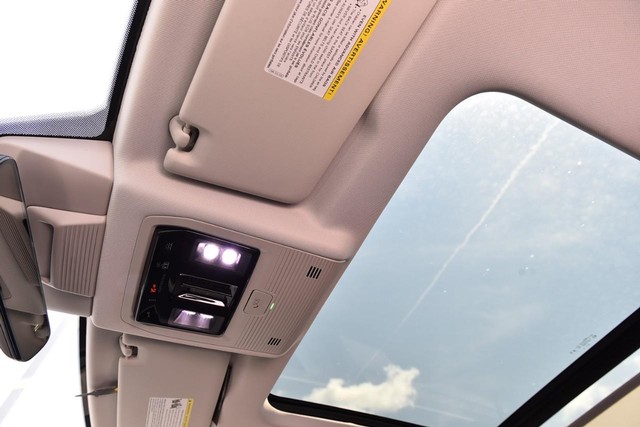 Volkswagen Tiguan Vehicle Image 21