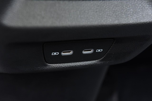 Volkswagen Tiguan Vehicle Image 24