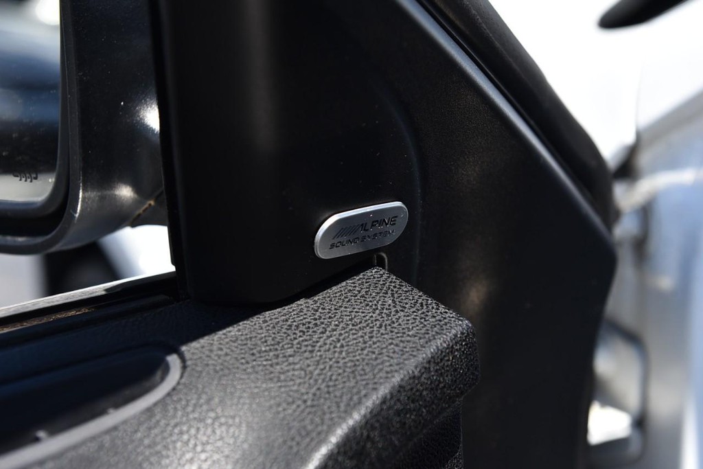 Chrysler 300 Vehicle Full-screen Gallery Image 10
