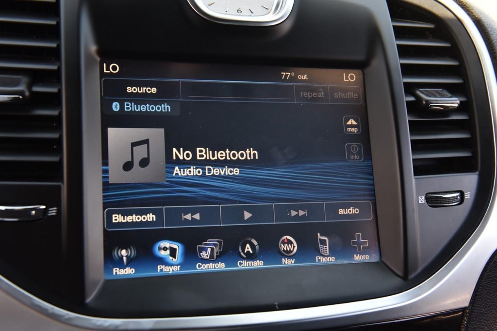 Chrysler 300 Vehicle Full-screen Gallery Image 16