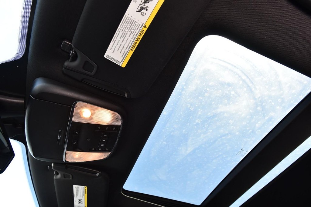 Chrysler 300 Vehicle Full-screen Gallery Image 23