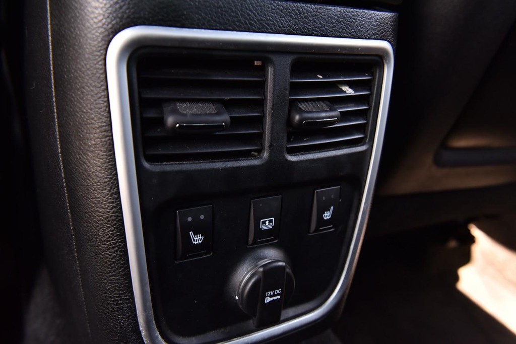 Chrysler 300 Vehicle Full-screen Gallery Image 25
