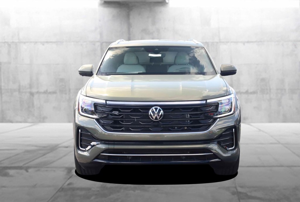 Volkswagen Atlas Cross Sport Vehicle Full-screen Gallery Image 4