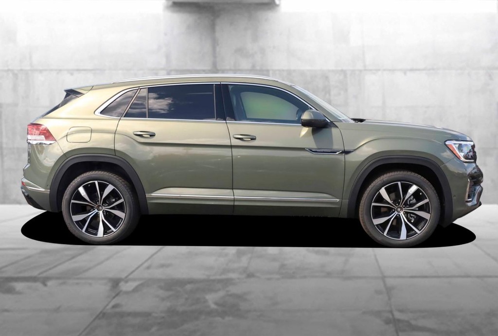 Volkswagen Atlas Cross Sport Vehicle Full-screen Gallery Image 5