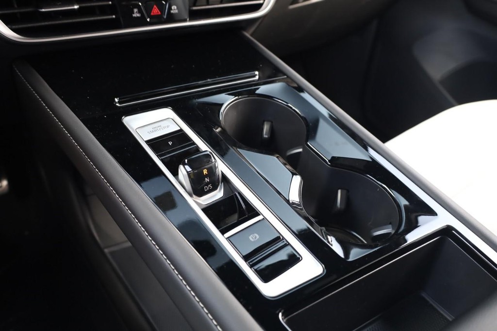 Volkswagen Atlas Cross Sport Vehicle Full-screen Gallery Image 15