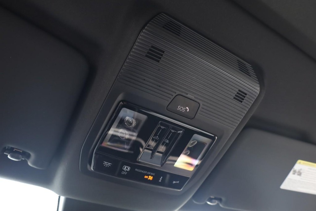 Volkswagen Atlas Cross Sport Vehicle Full-screen Gallery Image 16
