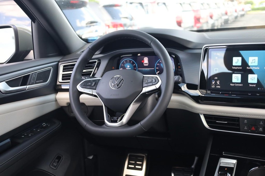 Volkswagen Atlas Cross Sport Vehicle Full-screen Gallery Image 25