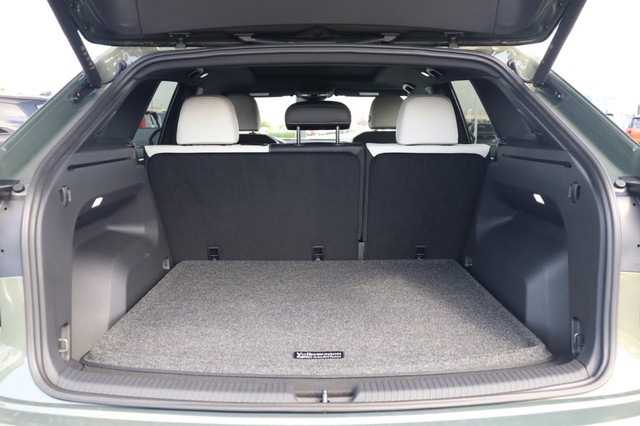 Volkswagen Atlas Cross Sport Vehicle Image 07