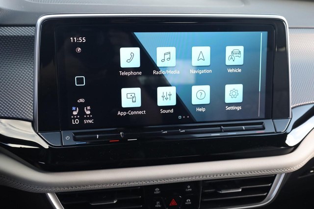 Volkswagen Atlas Cross Sport Vehicle Image 11