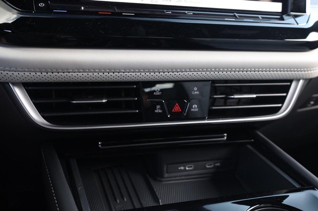 Volkswagen Atlas Cross Sport Vehicle Image 13