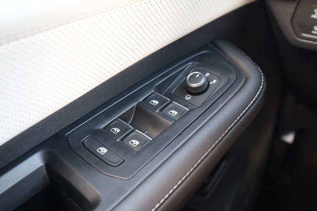 Volkswagen Atlas Cross Sport Vehicle Image 17