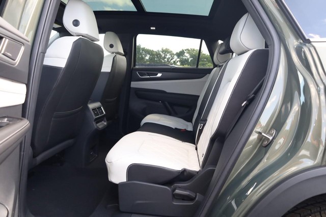 Volkswagen Atlas Cross Sport Vehicle Image 21