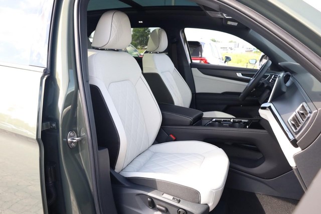Volkswagen Atlas Cross Sport Vehicle Image 26