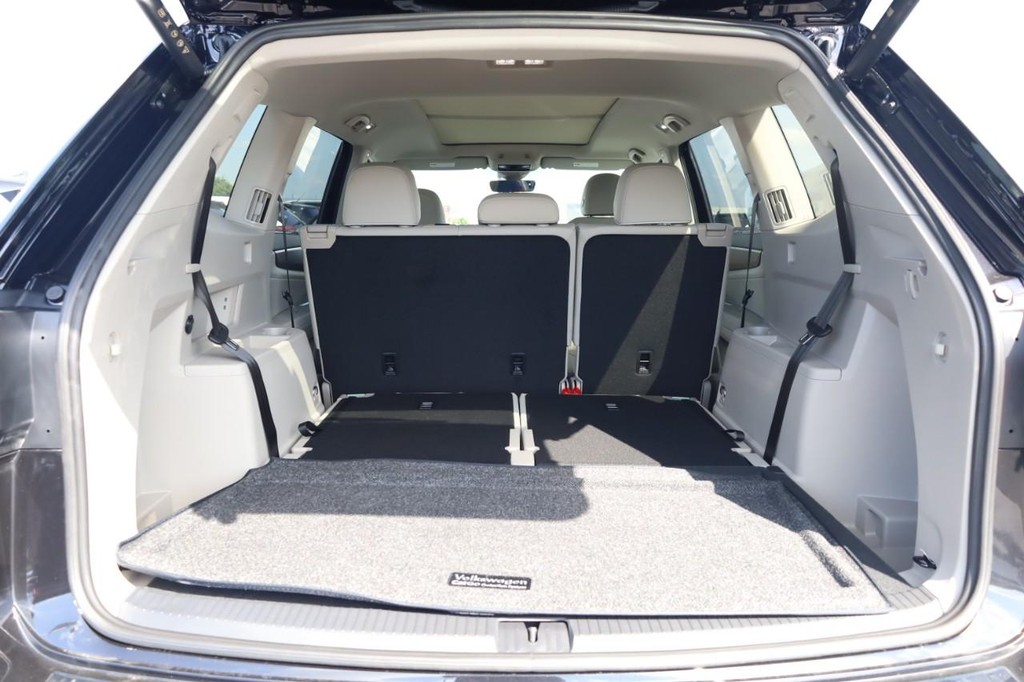 Volkswagen Atlas Vehicle Full-screen Gallery Image 8