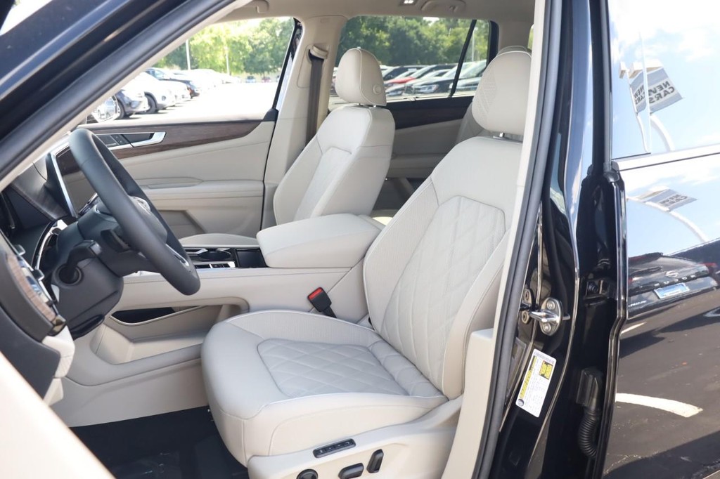 Volkswagen Atlas Vehicle Full-screen Gallery Image 9