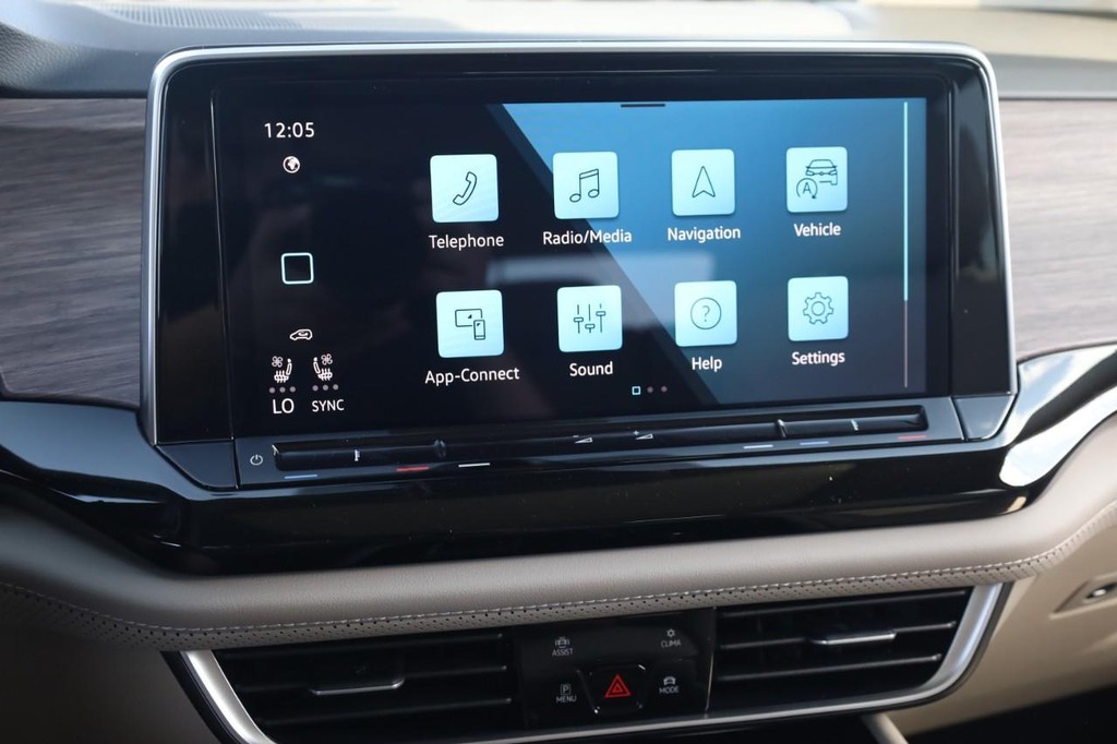 Volkswagen Atlas Vehicle Full-screen Gallery Image 12