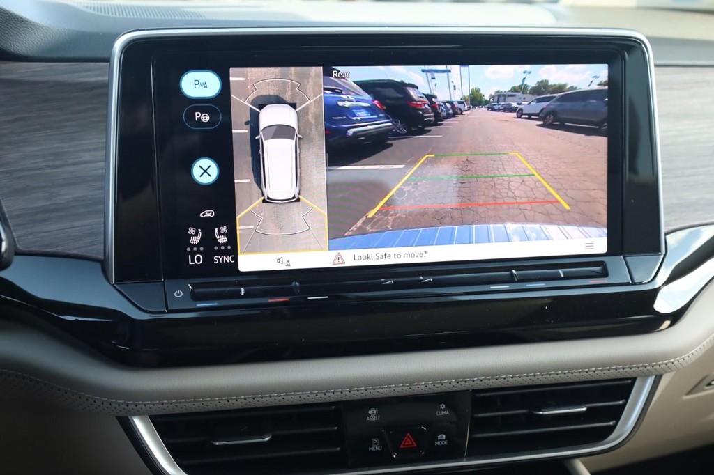 Volkswagen Atlas Vehicle Full-screen Gallery Image 13