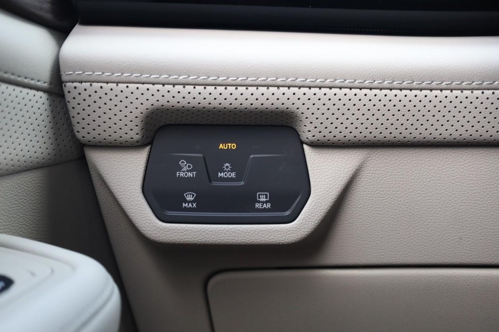 Volkswagen Atlas Vehicle Full-screen Gallery Image 19