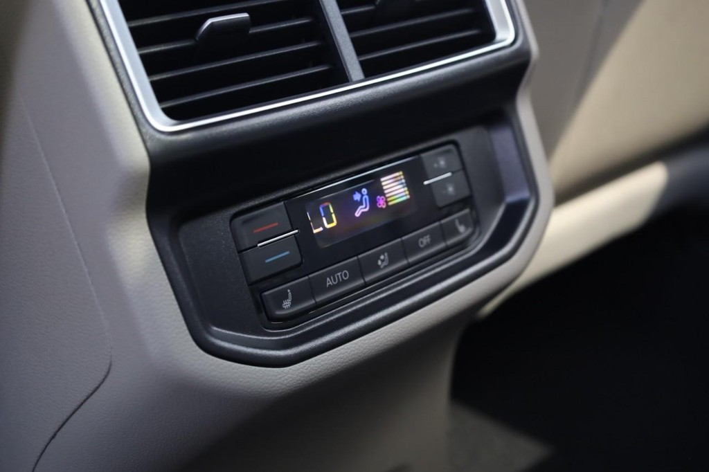 Volkswagen Atlas Vehicle Full-screen Gallery Image 23