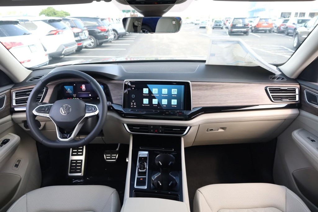 Volkswagen Atlas Vehicle Full-screen Gallery Image 25
