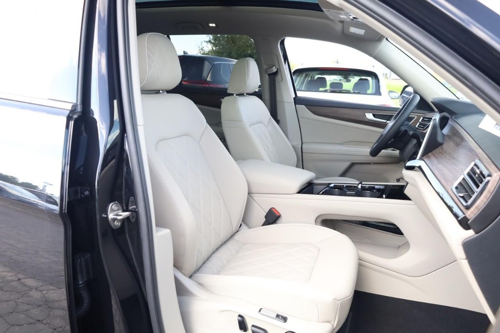 Volkswagen Atlas Vehicle Full-screen Gallery Image 27